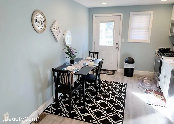 Nice Bedroom Next Fells Point