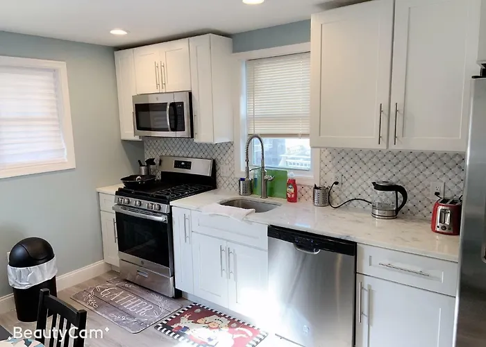 Nice Bedroom Next Fells Point